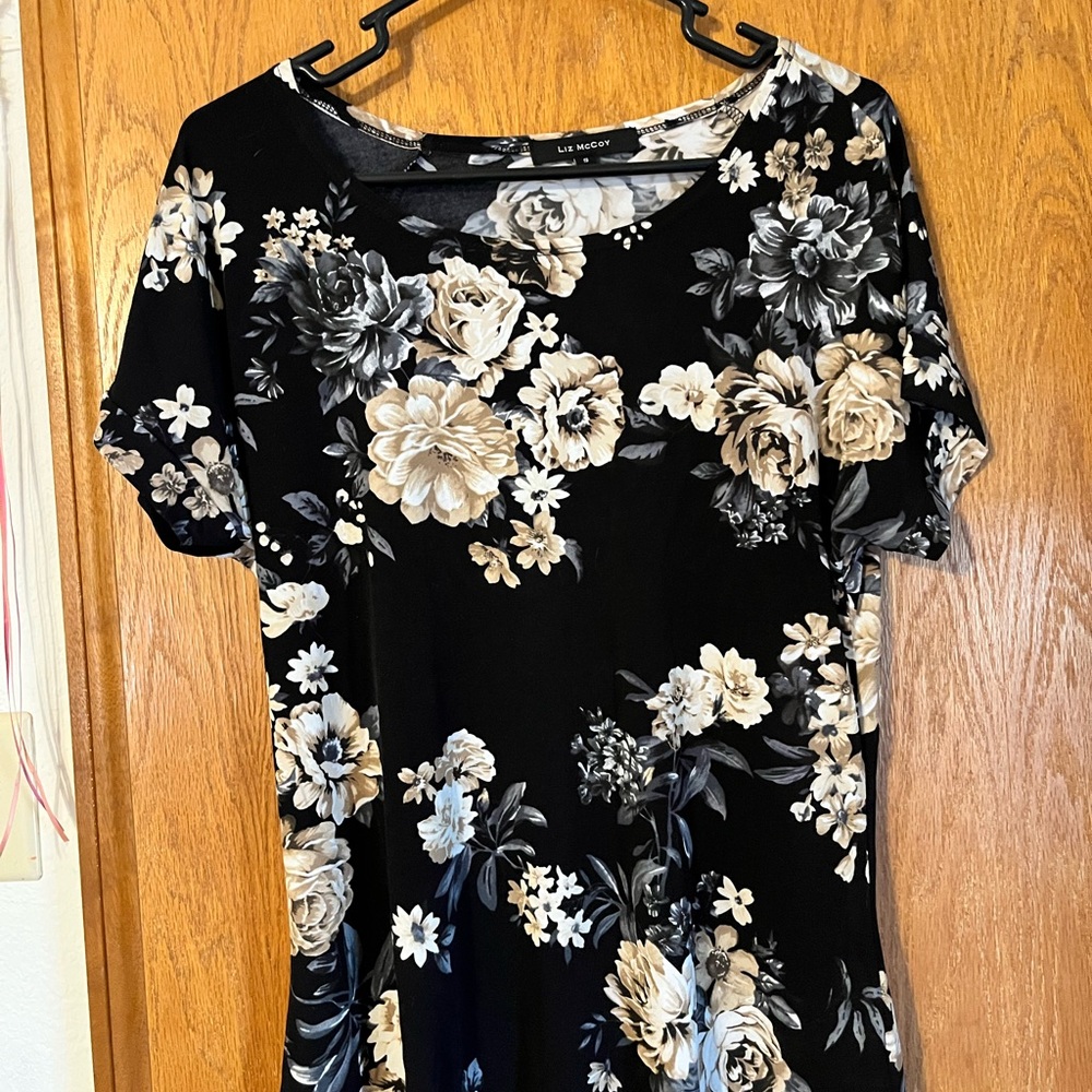 Black and Gray Fitted Short Sleeve Tee